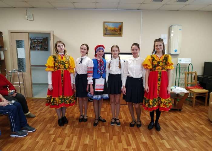 Обучающиеся ИТШ  № 777 устроили праздник для проживающих в Комплексном центре социального обслуживания Приморского района