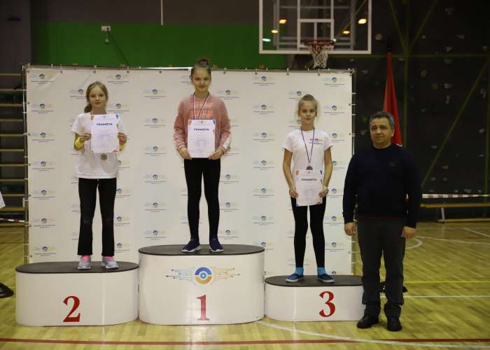 В ЦДОД «Лахта-полис» ИТШ № 777 состоялись первые школьные соревнования по гиревому спорту