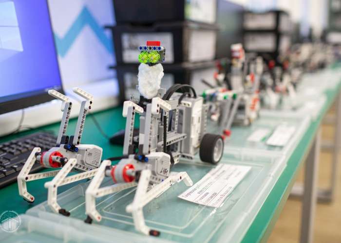 Стали известны итоги Рождественского фестиваля-конкурса робототехнического мастерства, организованного Академией цифровых технологий