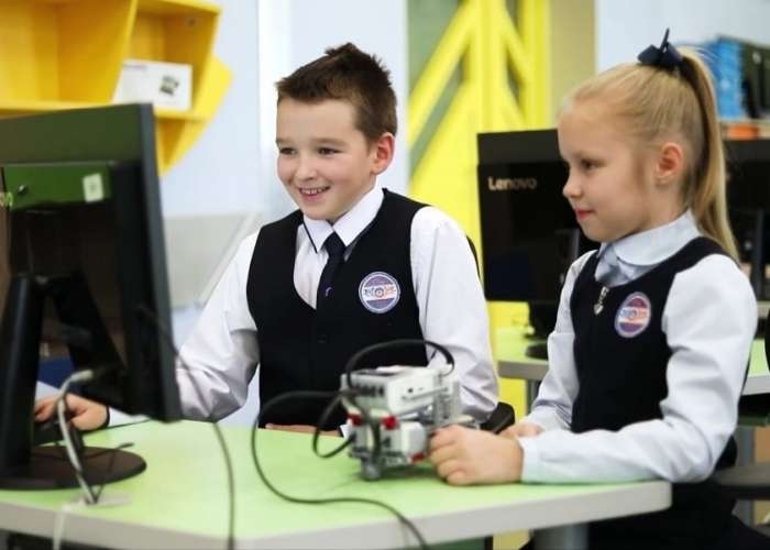 Подведены итоги школьного конкурса технического творчества на английском языке «Robotics»