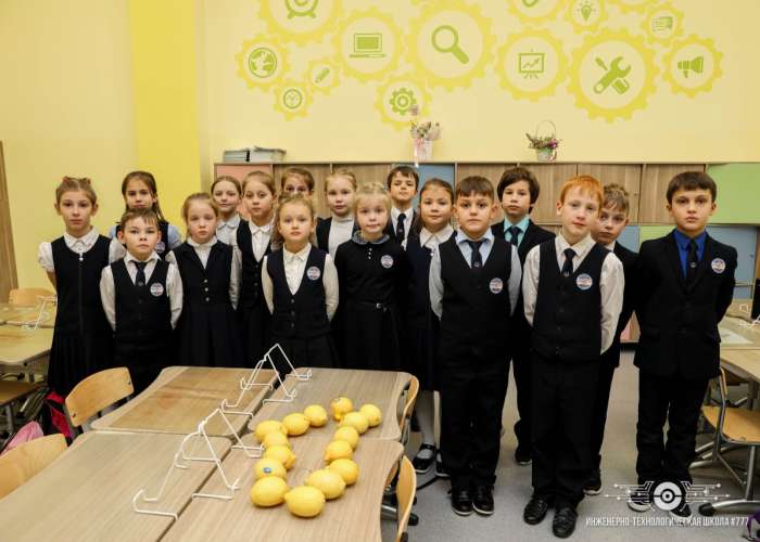 Учащиеся 2.1 класса на курсе «Школа юного инженера» провели эксперимент «батарейка из лимона»