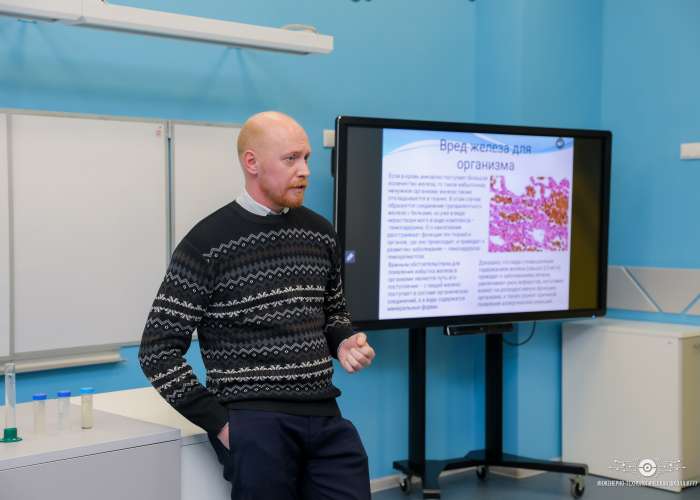 Преподаватель Санкт-Петербургского горного университета провел мастер-класс для учащихся 8–9 классов
