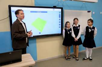 Мастер-класс по платформе «Блоксели» провели в Инженерно-технологической школе № 777