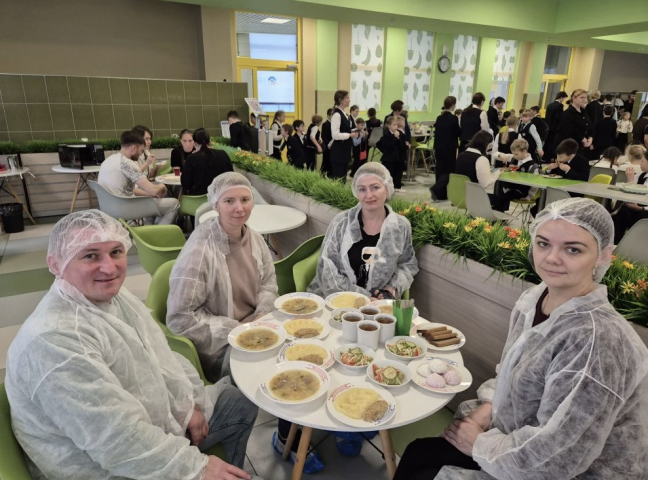 Комиссия по здоровьесбережению Совета родителей провела проверку в школьном кафе