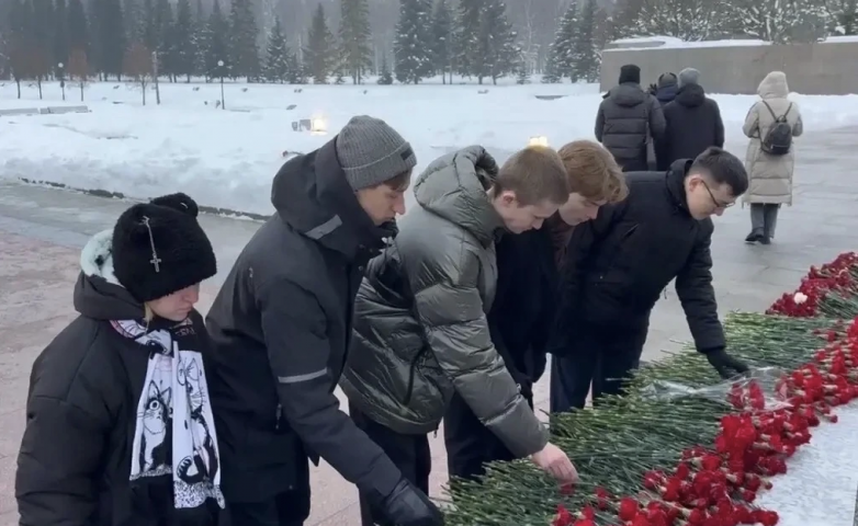 Ученик 8.3 класса Иван Пилипенко приглашён на торжественное открытие выставки-напоминания «Молодость, крещённая войной»