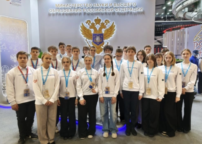 ИТШ №777 на ПМЭФ-2026: юные инженеры в большом диалоге