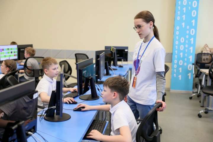 Летняя школа НТО стала настоящим праздником для детей, и немалую роль в этом сыграли обучающиеся 8.1 и 10.3 классов