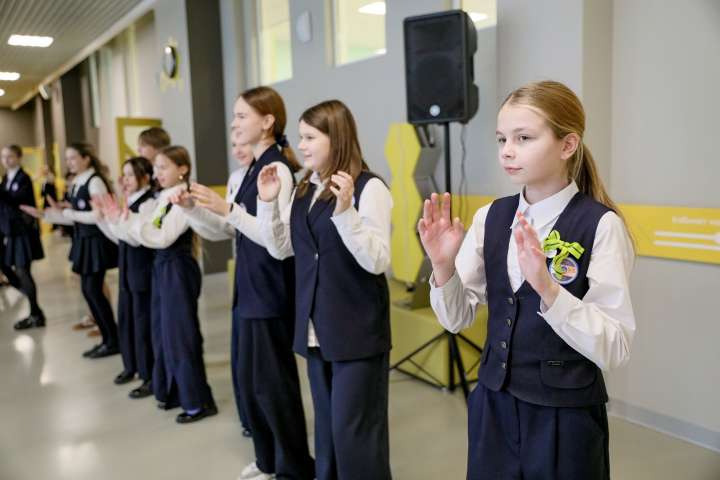 Волонтёры центра «Лига добра ИТШ» и активисты Совета старшеклассников провели динамические перемены для начальной школы