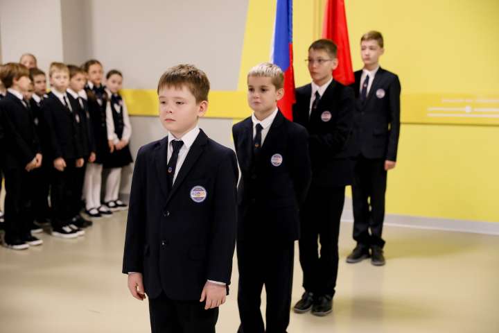 Линейка поднятия флагов