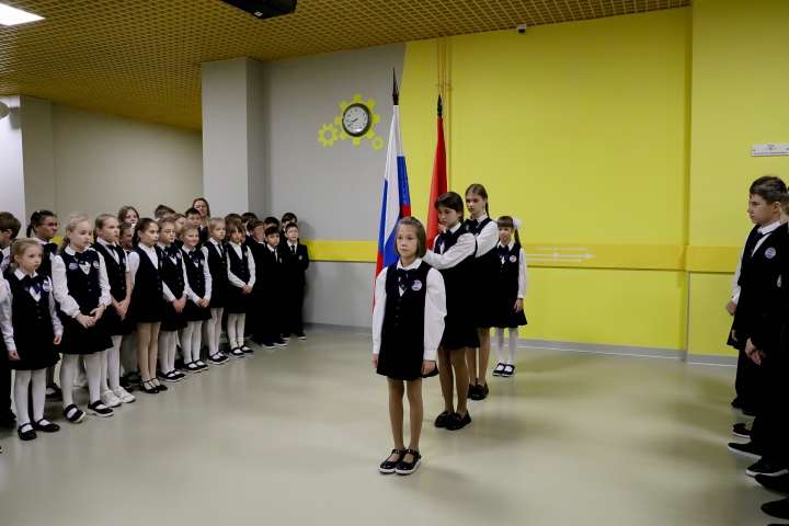 Линейка поднятия флагов