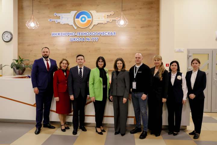 Визит представителей Минпросвещения в Инженерно-технологическую школу № 777