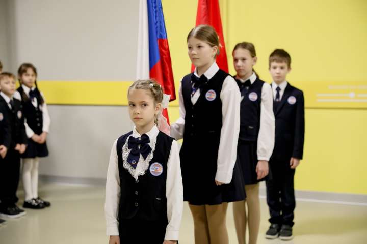 Линейка поднятия флагов