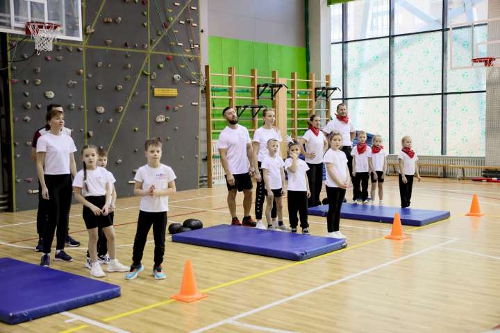 Спортивный праздник «Папа, мама, я — спортивная семья»