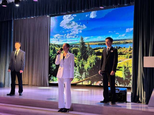 Декада синдиката языкознания и красноречия продолжается