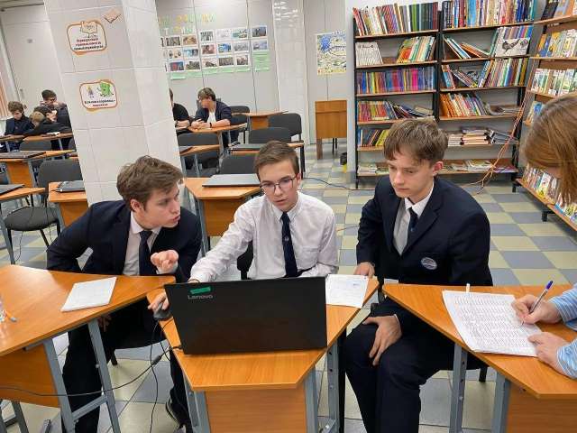 Обучающиеся ИТШ № 777 стали победителями III Межрайонной командной олимпиады школьников по программированию!