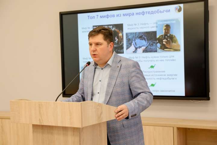 В ИТШ № 777 прошла научно-популярная лекция Алексея Викторовича Деньгаева