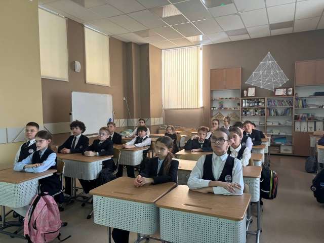 Обучающиеся ИТШ № 777 просмотрели короткометражные фильмы о научных открытиях в честь Дня российской науки