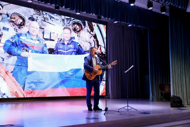 Обучающиеся ИТШ № 777 встретились с ветераном космической отрасли Александром Георгиевичем Калистратовым