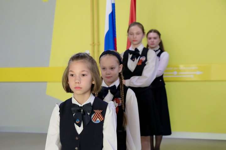 Линейка поднятия флагов прошла  5 мая в ИТШ № 777