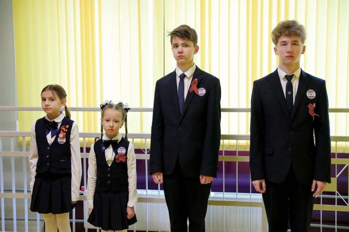 Линейка поднятия флагов прошла 28 апреля в ИТШ № 777