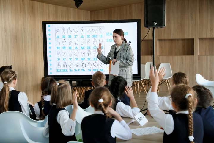 Международный день жестовых языков