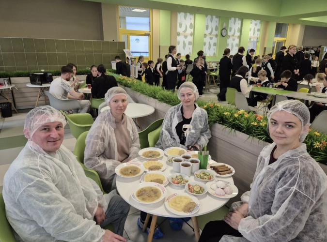 Комиссия по здоровьесбережению Совета родителей провела проверку в школьном кафе