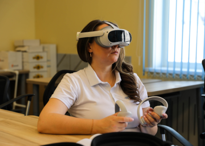 Методические каникулы: педагоги осваивают VR-лабораторию