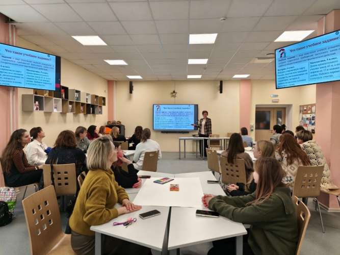 Выездная сессия Ресурсного центра общего образования ИТШ № 777 для коллектива школы № 525 Московского района