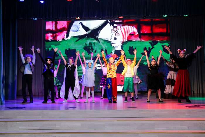 Отчётные показы спектаклей театральных объединений «Седьмая маска» Центра дополнительного образования детей «Лахта-полис»