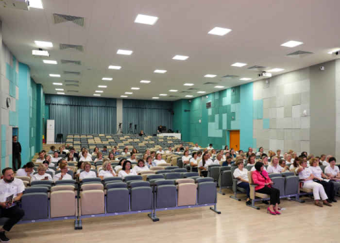 В Инженерно-технологической школе № 777 накануне начала учебного года проведено совещание с трудовым коллективом