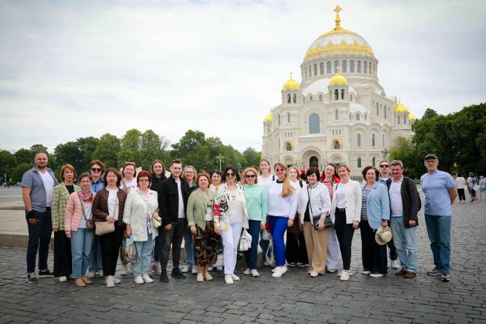 Представители администрации и инициативная группа педагогов Инженерно-технологической школы № 777 Санкт-Петербурга посетили Кронштадт