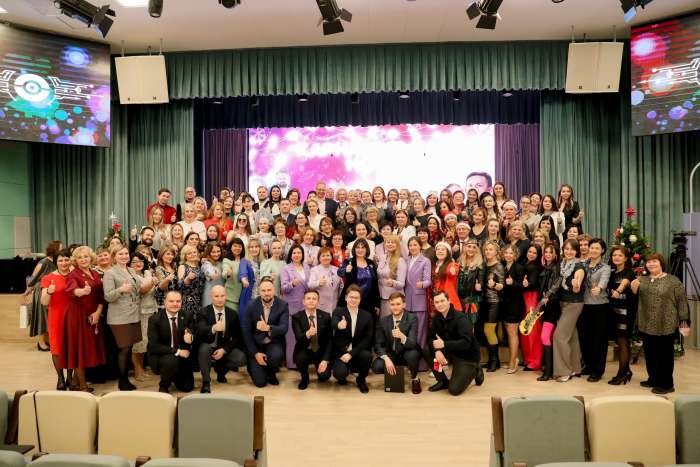 Праздничный новогодний концерт коллектива Инженерно-технологической школы № 777