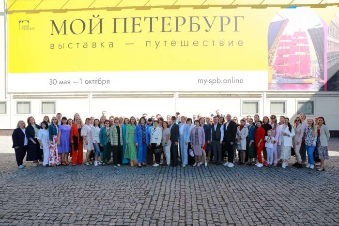 Административная команда и педагоги школы тоже посетили экспозицию «Мой Петербург»