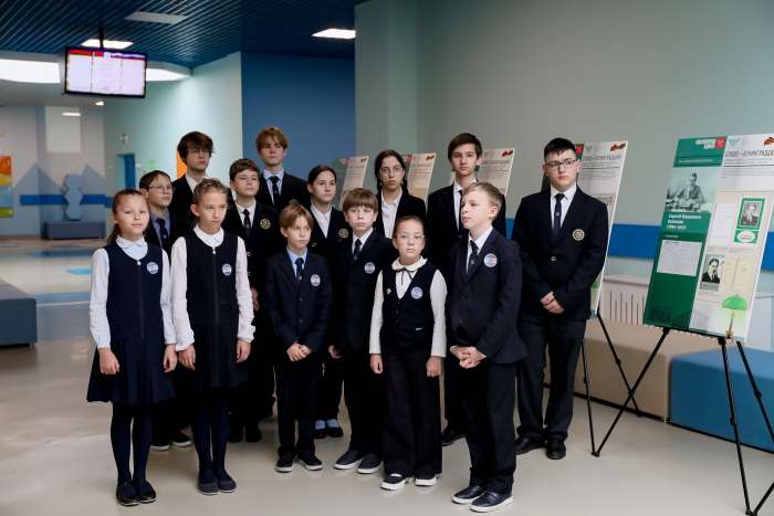 В Инженерно-технологической школе № 777 состоялась выставка «Слово — ленинградцам!»