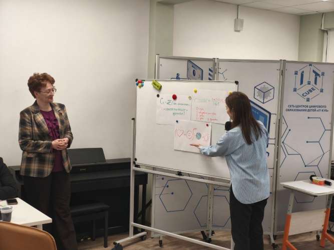 Ресурсный центр общего образования ИТШ № 777 провёл выездную методическую сессию для педагогов школы № 303 Фрунзенского района