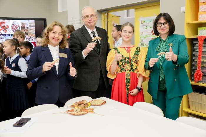 В Инженерно-технологической школе № 777 состоялся фестиваль культур «Многоликая Россия»