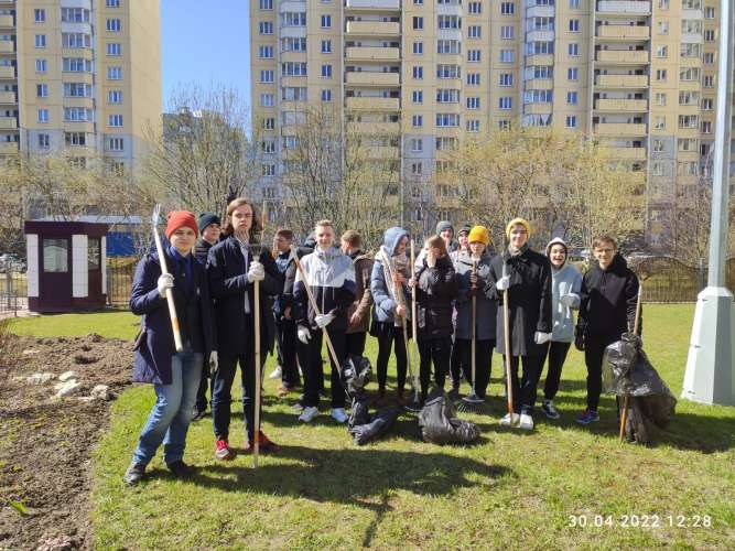 Ученики и сотрудники ИТШ № 777 приняли участие в едином городском дне благоустройства территории