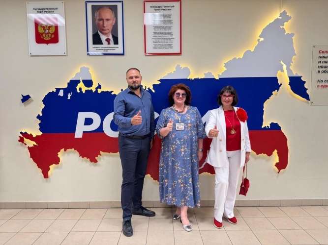 Делегация Инженерно-технологической школы № 777 посетила школу № 6 города Мурино