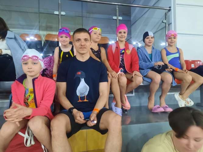 Команда пловцов нашей школы приняла участие в соревнованиях по плаванию