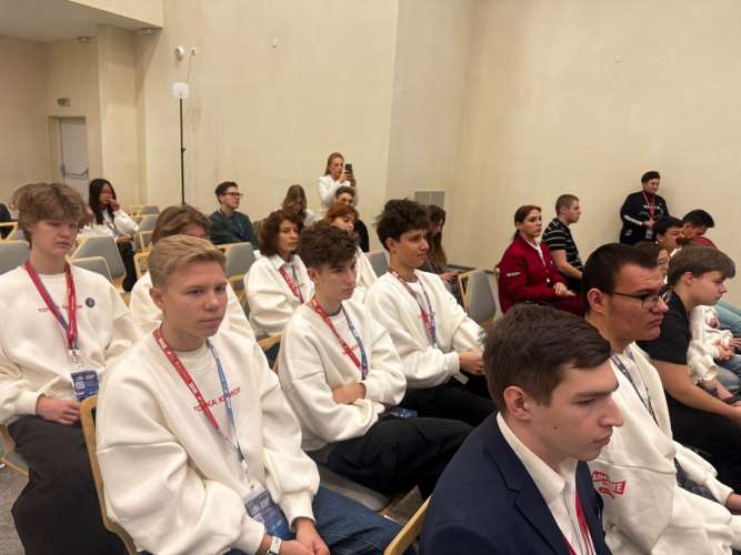 В научно-технологическом университете «Сириус» завершилась деловая программа юношеской сессии «Точка Юниор»