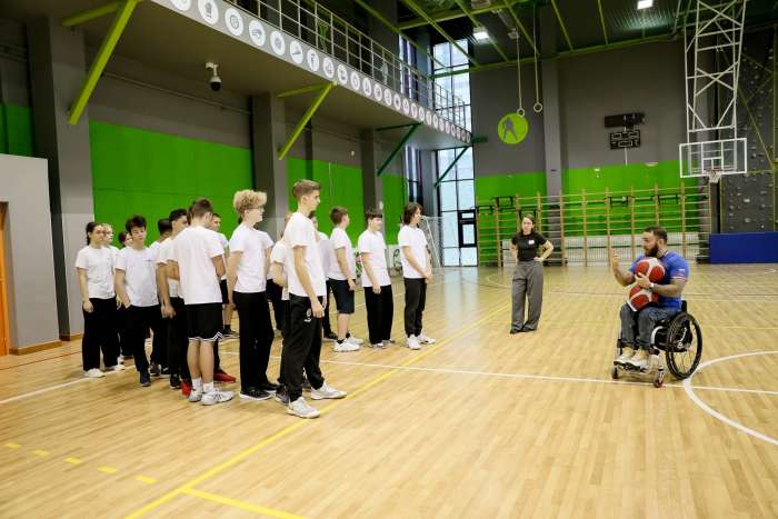  Особые уроки физкультуры: инклюзивность и равенство в спорте