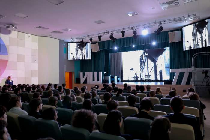 Обучающиеся ИТШ № 777 просмотрели короткометражный фильм «Ленинградский День Победы»