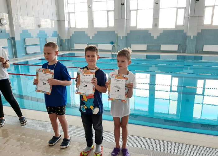 На базе школы № 511 Пушкинского района состоялись соревнования по плаванию «Мои первые старты»