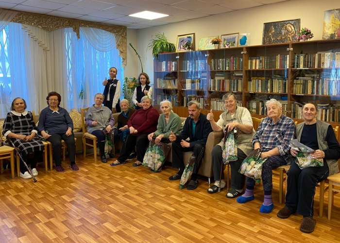 16 октября волонтёры ИТШ побывали в гостях у бабушек и дедушек в КЦСОН Приморского района