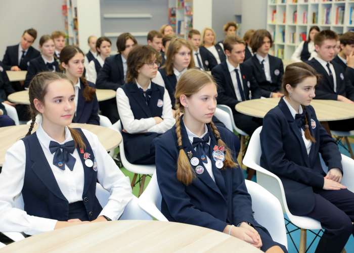 Школьники встретились с генеральным директором Особой экономической зоны «Санкт-Петербург» Тамарой Владимировной Рондалевой