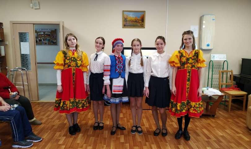 Обучающиеся ИТШ  № 777 устроили праздник для проживающих в Комплексном центре социального обслуживания Приморского района