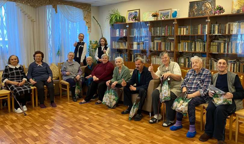 16 октября волонтёры ИТШ побывали в гостях у бабушек и дедушек в КЦСОН Приморского района