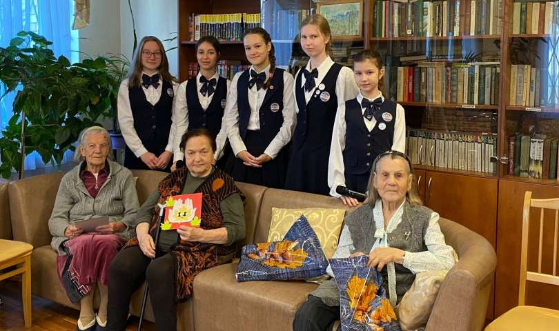 Волонтёры Лиги добра ИТШ посетили  КЦОСН Приморского района