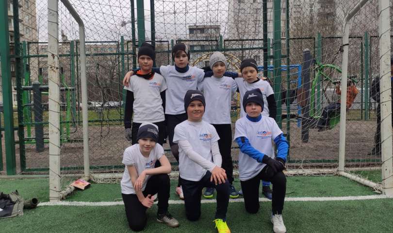 Младшая команда сыграла свой первый матч в районном этапе Всероссийских соревнований юных футболистов «Кожаный мяч-2022»