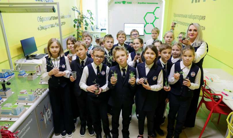 Юные инженеры 4.3 класса  провели опыт по проращиванию семян гороха в разных микроклиматах